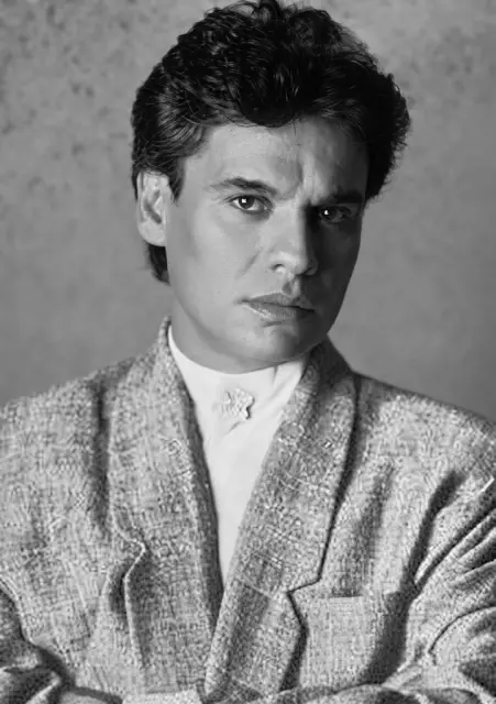 Juan Gabriel — batalla de aura de México