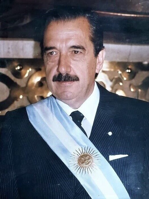 Raúl Alfonsín — batalla de aura de Argentina