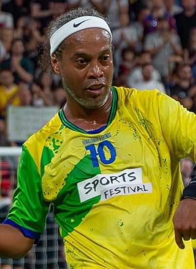 Ronaldinho — batalla de aura de Brasil