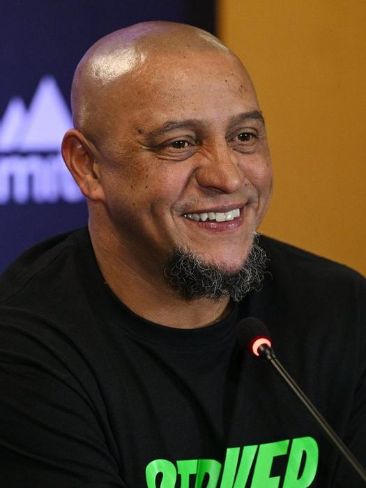 Roberto Carlos — batalla de aura de Brasil