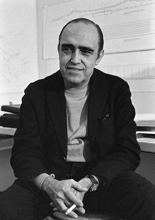 Oscar Niemeyer — batalla de aura de Brasil